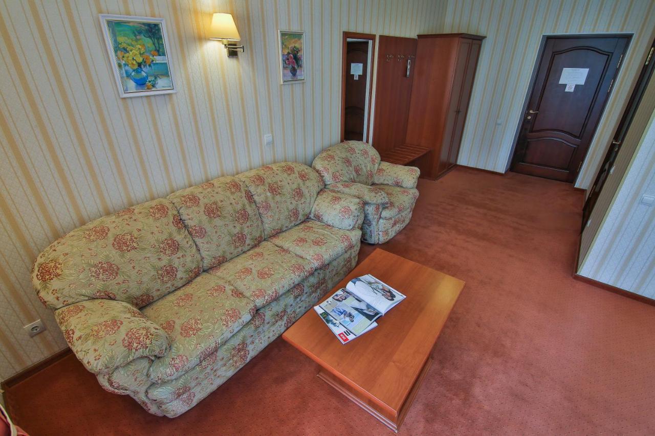 Suite,995389117:JPEG